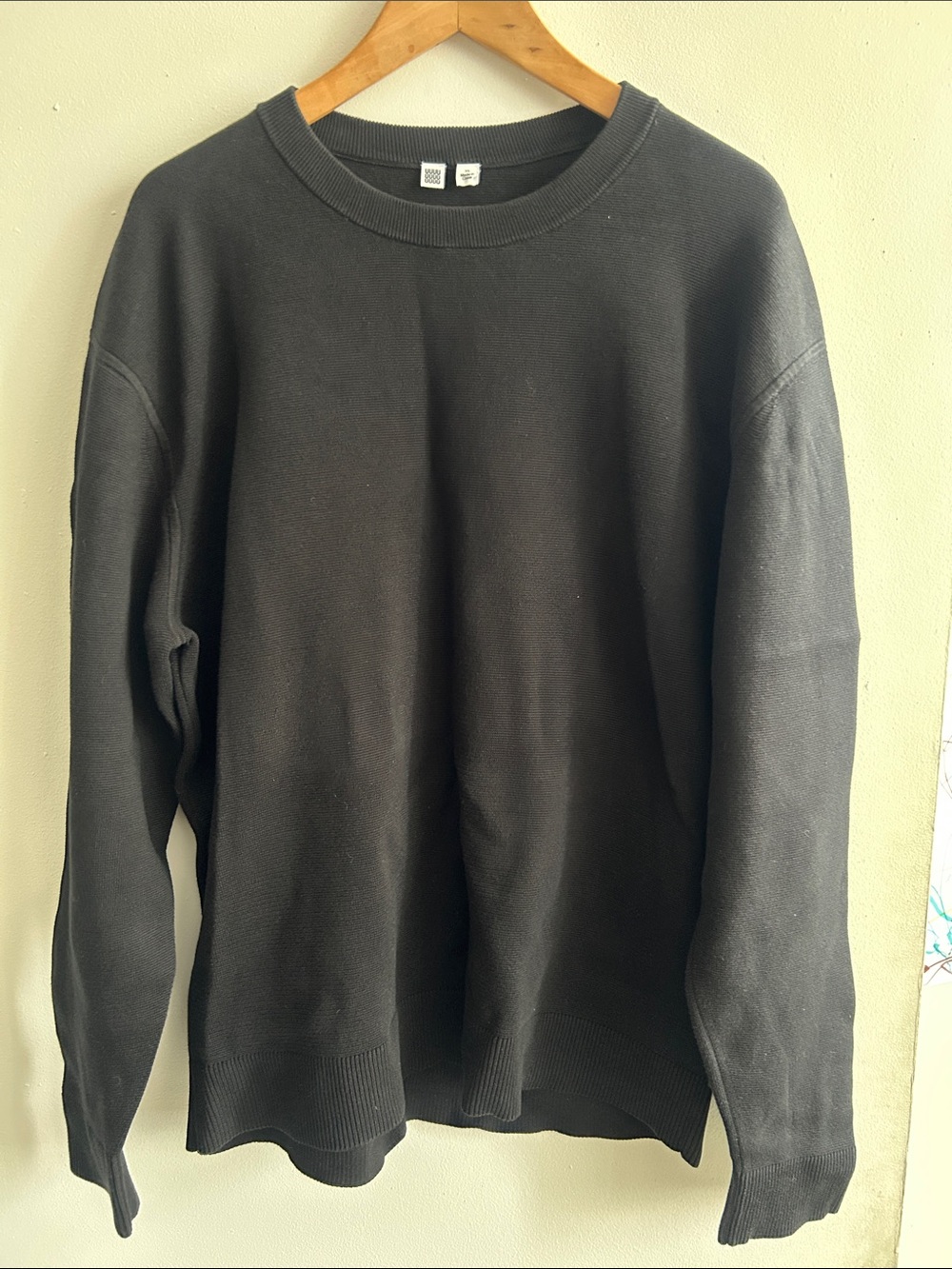 Uniqlo Black Crewneck Sweater